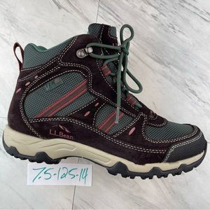 •Women’s ll bean (size 7) prima loft 200 gram tek 2.5 hiking Waterproof boots